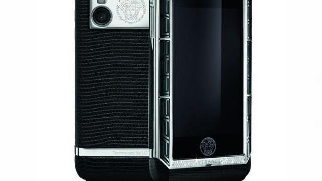 <b>Noul telefon Versace, Împodobit cu diamante, piele de crocodil, material ceramic</b>Dacă nu va surâde un Vertu sau un iPhone cu carcasă aurită, atunci puteți face economii serioase pentru un telefon Versace. Faimosul brand din lumea modei se implicase deja în designul de telefoane mobile anul trecut, lansând un prim model, urmat...