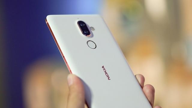 <b>HMD răspunde acuzaţiilor de spionaj legate de Nokia 7 Plus</b>HMD Global a avut parte de ceva controverse în ultimele ore, după ce s-a aflat că telefonul Nokia 7 Plus trimite datele private ale utilizatorilor spre un server din China. Acum avem şi un răspuns oficial din partea companiei, pe care îl găsiţi mai jos.