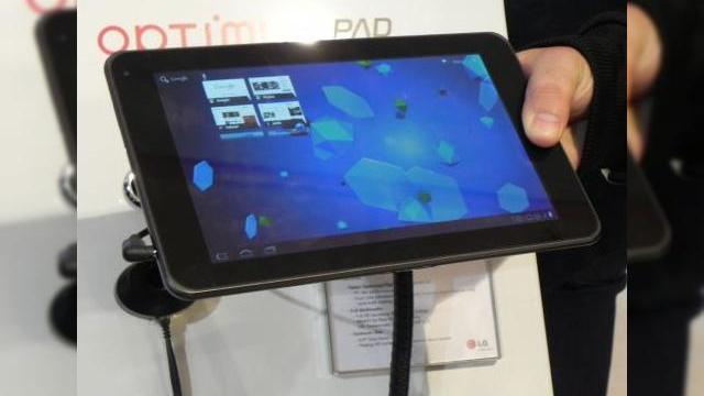 <b>Tableta Google Nexus, produsă de LG? Tabletele Android 2.x ar putea să nu primească actualizarea la Honeycomb</b>Același zvoner de serviciu de la Mobile Review, Eldar Murtazin are astăzi informații despre tablete. Se pare că Google și LG ar lucra la o primă tabletă Nexus, care va rula Android 3.x, fie Honeycomb, fie o versiune actualizată a acestui OS....