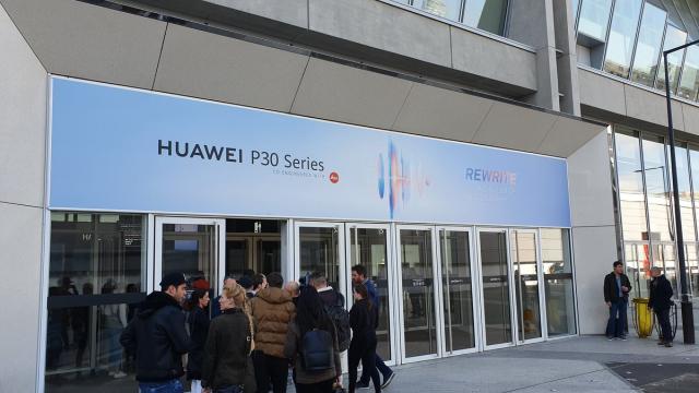 <b>Huawei P30 Pro se lansează astăzi la ora 15:00 (ora României); Iată cum poți urmări evenimentul live</b>În cazul în care nu sunteți la curent, aflați că astăzi de la ora 15:00 (ora României) are loc evenimentul de lansare al seriei Huawei P30 în Paris - conferință ce va fi transmisă live și pe care o puteți urmări chiar mai jos