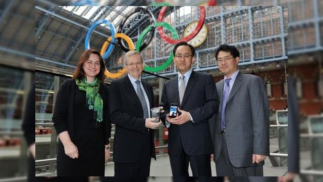 <b>Plăți Visa cu telefonul Samsung branduit pentru Olimpiada din 2012 de la Londra</b>Sistemul NFC (Near Field Communication) rămâne în actualitate deși Apple pare a lucra la o alternativă în loc să adopte acest standard. Ei bine, cu ocazia Jocurilor Olimpice din Londra de anul viitor, Samsung și Visa intenționează să lanseze un...