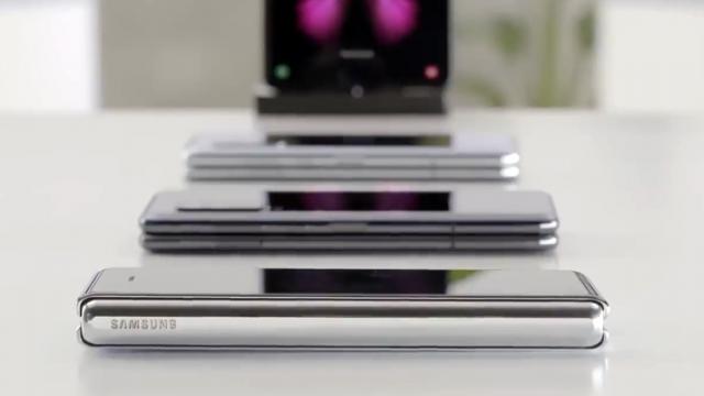 <b>Un posesor anonim de Galaxy Fold ne împărtăşeşte primele sale impresii; Mai sunt probleme de rezolvat</b>Huawei Mate X a primit un video hands on destul de interesant recent, iar acum e rândul lui Galaxy Fold să ni se dezvăluie într-un mod similar. De această dată e vorba despre un posesor al terminalului pliabil Samsung care a dorit