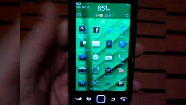 <b>BlackBerry Storm 3 (Touch 9680?) Își face apariția Într-o experiență hands-on (Video)</b>Scăpările de săptămâna trecută din tabăra RIM au urmări și în această săptămână, astfel că vedem mai jos un nou terminal BlackBerry al cărui nume de cod este 9860, dar a cărui identitate este neclară. Acesta ar putea fi BlackBerry Storm...