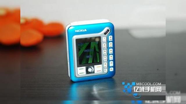 <b>Telefonul Nckla cu ecran dual, o clonă Nokia sau ceva mai mult?</b>Dacă v-am spune că puteți cheltui în jur de 60 de dolari pe un telefon cu două display-uri și o tastatură QWERTY? Ei bine, acest telefon vine din China și aparține companiei Nckla, cunoscută pentru faptul că imită foarte bine designul și...