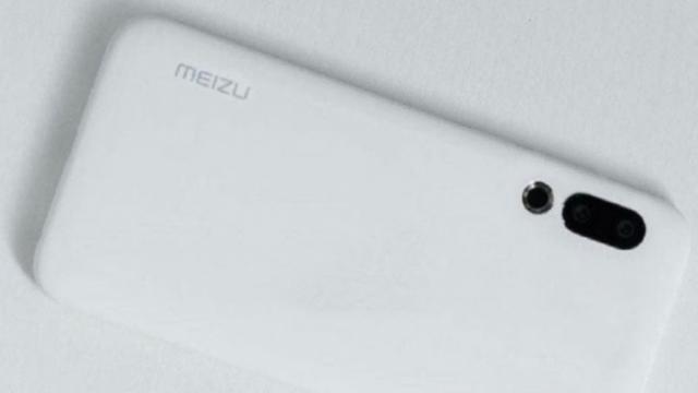 <b>Meizu 16s apare în noi fotografii; De această dată vedem panoul spate și camera sa foto triplă</b>Meizu 16s a apărut până acum mai degrabă cu faţa, decât cu spatele, iar recent am văzut şi câteva benchmarkuri ale sale. Azi revine, dar cu o scăpare axată pe camera din spate, ce pare să fie una triplă. Ştim deja cum arată