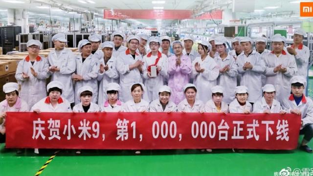 <b>Xiaomi a livrat deja 1.5 milioane de unităţi Mi 9 şi Mi 9 SE; Noile terminale sunt un succes</b>Încă de la debutul lui Xiaomi Mi 9 ne declaram fascinaţi de faptul că poţi avea un telefon cu procesor Snapdragon 855 la puţin peste 400 de euro. Ei bine acel appeal al flagship-ului a stârnit multă lume, pentru că acum Xiaomi anunţa livrări record..