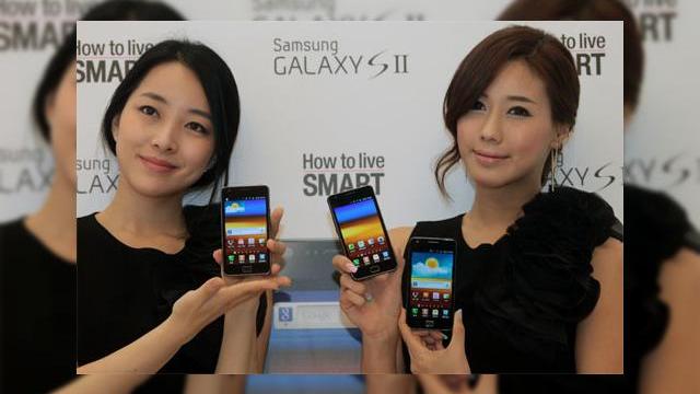 <b>Samsung Galaxy S II disponibil În Coreea de Sud, În alte 120 de țări În curând</b>Astăzi începe "invazia" lui Samsung Galaxy S II, succesorul telefonului care a vândut peste 10 milioane de unități anul trecut. Cu așteptări foarte mari și specificații impresionante, terminalul a fost lansat astăzi în Coreea de Sud, unde va fi...