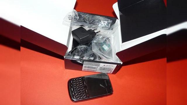 <b>Allview Q1 GET scos din cutie În fața camerei Mobilissimo.ro (Video)</b>Unul dintre cele mai interesante telefoane din gama Allview, deci made in România ne-a sosit în redacție, de această dată fiind vorba de Allview Q1 GET. Handsetul beneficiază de aplicația gratuită Pushmail Mobiquus, dar mai multe despre asta în...