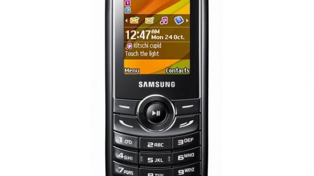 <b>Dual SIM Încă se poartă! Samsung anunță noi telefoane de acest gen: C3322, E2232 și E1182</b>După o săptămână marcată de scăpări de telefoane BlackBerry și HTC, iată că acum asistăm la un anunț din partea celor de la Samsung. Compania asiatică a confirmat oficial nu mai puțin de 3 noi terminale dual SIM, disponibile din această...