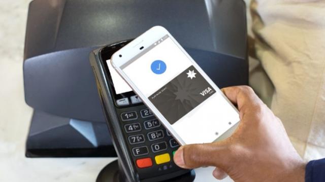 <b>Google Pay se extinde în 10 ţări noi; Iată care sunt acestea</b>Google Pay se extinde în 10 noi țări, într-o mutare care sună a răspuns pentru anunţul Apple de acum 2 săptămâni. Google Pay era deja suportat de peste 2000 de bănci şi unităţi de creditare din SUA şi alte sute la nivel internaţional