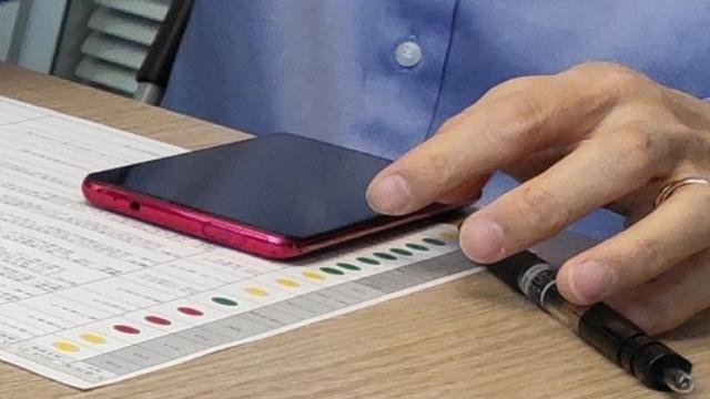 <b>Presupusul flagship Redmi pregătit pentru lansare apare fotografiat cu o cameră selfie pop-up; Ar avea CPU Snapdragon 855</b>Lansările din lumea smartphone continuă în această primăvară și un următor flagship ar putea sosi chiar din partea celor de la Xiaomi prin intermediul sub-brandului Redmi. Se vorbește de ceva vreme despre un presupus