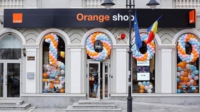 <b>Orange România deschide smart shop-ul cu numărul 1000; Iată unde se află acesta</b>Orange România continuă să îşi extindă reţeaua de magazine sub brand propriu, prin inaugurarea smart shop-ului cu numărul 1000 la nivel internaţional. Sâmbătă, pe 13 aprilie, operatorul a deschis la Botoşani smart shop-ul