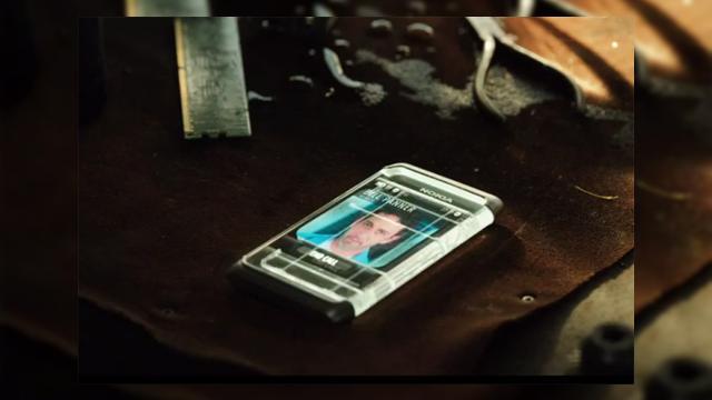<b>Un viitor model Nokia Își face apariția În trailerul filmulul Real Steel; Nokia N9/N950?</b>După ce am aflat că telefonul Nokia N9/N950 se află în teste la autoritatea americană FCC, iată că un viitor telefon Nokia își face apariția în trailerul filmului Real Steel. Deocamdată numele modelului nu este cunoscut, astfel că handsetul...