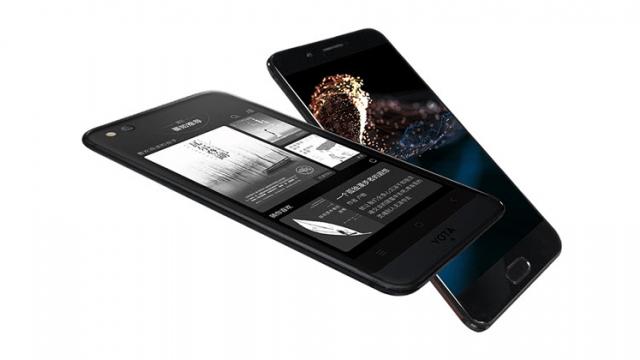 <b>Producătorul rus de telefoane Yota a intrat în faliment; Adio YotaPhone</b>Mai ţineţi minte telefoanele YotaPhone? Sunt smartphone-uri cu provenienţă din Rusia, de la compania Yota şi se remarcau prin faptul că aveau două ecrane. Au fost produse 3 modele, YotaPhone, YotaPhone 2 şi YotaPhone 3