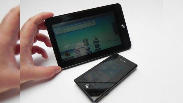 <b>Tableta Allview AllDro primește Android 2.3 Gingerbread prin actualizare de firmware</b>Allview tocmai a confirmat actualizarea firmware-ului tabletei AllDro, a cărei recenzie am realizat-o aici. Cu această ocazie terminalul trece de la versiunea Android 2.1 la Android 2.3, ceea ce înseamnă că performanțele sale vor fi mai bune și...