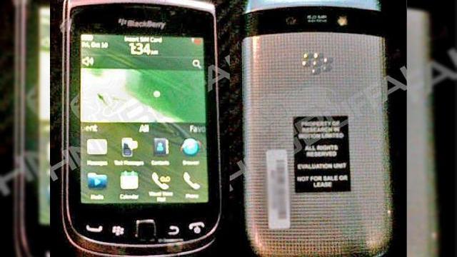 <b>BlackBerry Torch 2 arată promițător! Iată imagini reale și specificații!</b>Dacă primele imagini cu BlackBerry Torch 2 puteau fi considerate concepte sau falsuri, ei bine au apărut acum și "imagini live" cu acest terminal, postate pe web împreună cu specificațiile acestui smartphone. &nbsp; Avem de-a face cu un terminal cu...