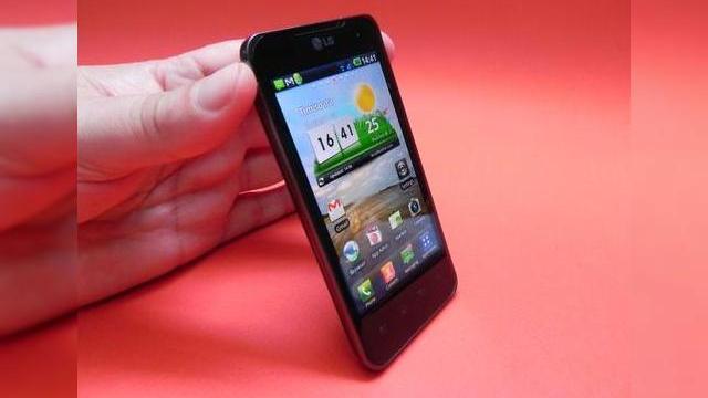 <b>Review LG Optimus 2X - din Cartea Recordurilor pe masa noastră de teste (Video)</b>LG pare a se fi obișnuit cu recordurile, astfel că după ce am avut primul telefon din lume cu camera frontală de 2 megapixeli pe masa noastră de teste (LG Optimus Black), a venit momentul unei alte premiere. Este vorba despre LG Optimus 2X, primul...