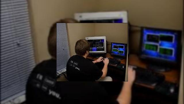 <b>Microsoft recrutează un hacker de 14 ani, contracarează PR-ul prost al Apple și Sony</b>Dacă Sony încă suferă de pe urma atacurilor la adresa hackerului Geohot, iar Apple a dat în judecată recent un puști de 17 ani, ei bine Microsoft are o atitudine surprinzător de deschisă în privința tinerilor cu perspective inedite sau chiar...