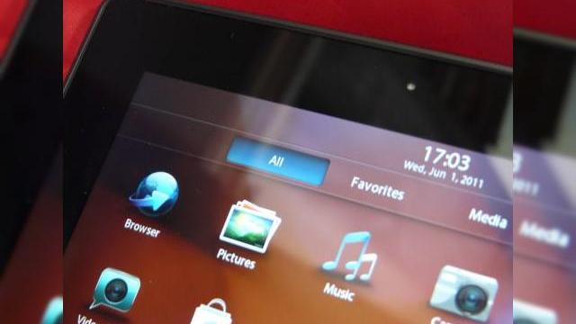 <b>Tabletă misterioasă În redacția Mobilissimo.ro... Ce să fie oare?</b>în travaliul pe care îl suferim așteptându-l pe HTC Sensation, ne permitem să ne delectăm cu o nouă tableta, pe care probabil o cunoașteți de la iMeetup. Dacă nu, ei bine aflați că terminalul ne-a fost furnizat de evoMAG.ro, în oferta căruia...
