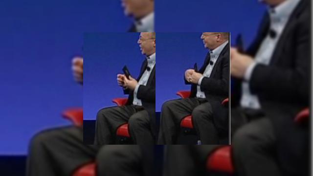 <b>CEO-ul Nokia Stephen Elop surprins cu un telefon MeeGo nou În mână?</b>Discursul CEO-ului Nokia din cadrul conferinței D9 din această săptămână a inclus și un moment interesant, în care Stephen Elop a scos din buzunar un telefon misterios. Terminalul părea foarte slim, iar surse apropiate de Nokia au afirmat că...