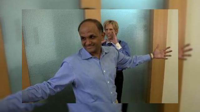 <b>Adobe Își Încordează mușchii de PR: CEO-ul Shantanu Narayen ia lecții de carismă (Video)</b>Shantanu Narayen, CEO Adobe s-a numărat printre personalitățile care au vorbit în cadrul conferinței D9, alături de Stephen Elop, CEO Nokia. Aflați că înainte de începerea conferinței, domnul Narayen a avut parte de un mic curs de carismă,...