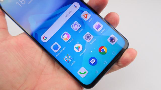 <b>Honor View 20: Display măricel, pioner în decupaj</b>Honor View 20 îşi dispută în decembrie 2018 premieră la capitolul "cine a pus primul orificiul în ecran pentru camera selfie". Disputa era cu Samsung Galaxy A8s şi nici acum nu e foarte clar cine a câştigat. Din ce ştiu Honor a avut prima telefonul pe..