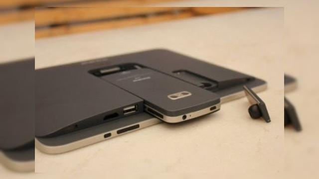 <b>O nouă tabletă cu telefon integrat - TransPhone, direct din China!</b>După Asus Padfone, tableta care integrează un smartphone și care a debutat la Computex 2011, este rândul unui terminal similar să sosească din China. Este vorba despre TransPhone, pe care îl puteți admira mai jos, un nou hibrid dintre smartphone...