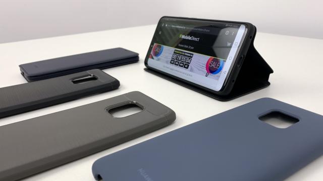 <b>Prezentare huse Huawei Mate 20 Pro de la Mobiledirect.ro: accesorii Cubz Series, Huawei Wallet Cover (Video)</b>Continuăm cu prezentarea de huse pentru smartphone-urile momentului, astăzi fiind rândul lui Huawei Mate 20 Pro să aibă prezentate o serie de accesorii interesante găsite în oferta magazinului Mobiledirect.ro la sume foarte atractive