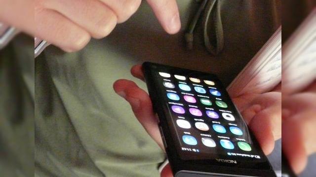 <b>Nokia N9, prezentat În premieră În România! Iată experiența noastră hands-on cu primul telefon MeeGo! (Video)</b>La doar câteva ore de la debutul internațional al primului telefon MeeGo, Nokia N9 a sosit și în România, unde a fost anunțat în cadrul unei conferințe de presă Nokia. Evenimentul a avut loc în București, la restaurantul Market 8 din...