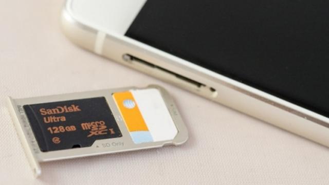 <b>Huawei obține permisiunea de a lansa în continuare smartphone-uri cu suport microSD </b>Huawei nu a avut o ultimă săptămână prea bună, pe fondul interdicţiilor la nivel de hardware şi software, provocate de lista neagră din SUA a lui Trump. Mici victorii mai apar totuşi, precum faptul că TSMC le-a promis