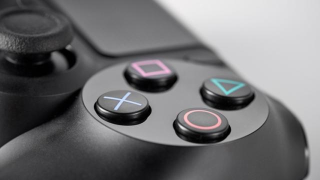 <b>iPhone-ul tău devine înlocuitor de PS4, odată cu iOS 13; Iată cum</b>Una dintre veştile despre iOS 13 pe care probabil că le-aţi ratat e faptul că acesta va aduce iPhone-urile cu un pas mai aproape de consolele portabile. Astfel, noul release al sistemului de operare mobil Apple oferă suport pentru