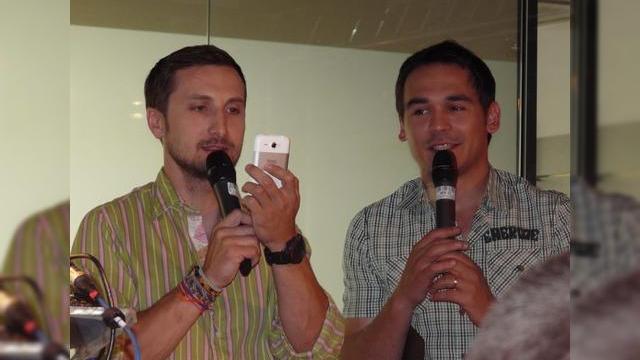 <b>HTC ChaCha debutează oficial În România prin Orange, În cadrul unui eveniment prezentat de Răzvan și Dani</b>Primul Facebook Phone din țara noastră este HTC ChaCha, care a debutat astăzi în cadrul unui eveniment Orange România. Am fost prezent la acest eveniment și asta după ce v-am oferit un preview al lui ChaCha cu o săptămână în urmă. Conferința...