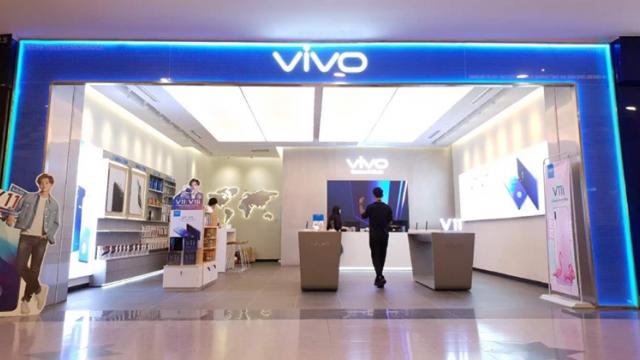 <b>Vivo intră în Europa, lansând o filială în Ucraina; Aduce noile sale telefoane acolo</b>După ani buni de extindere Xiaomi şi ceva încercări timide Oppo de a intra în Europa, acum e rândul celor de la Vivo să pătrundă pe Bătrânul Continent. Chinezii fac asta prin debutul lor în Ucraina, prin intermediul unei filiale locale


