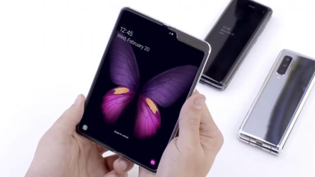 <b>Cum sună viitorul pentru Galaxy Fold şi pliabilele Samsung; Problemele primei generaţii ar fi fost rezolvate</b>În ultimele 24 de ore a început să se discute abitir despre Samsung Galaxy Fold. De ce? Pentru că un oficial Samsung a lăsat să scape porumbelul, afirmând că toate problemele sale ar fi fost rezolvate, iar produsul ar fi
