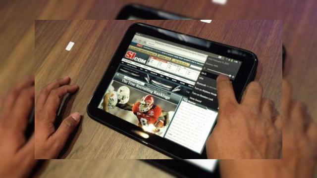 <b>Tableta HP TouchPad va sosi Într-o variantă mai performantă la toamnă, Împreună cu telefonul Pre 3</b>După ce tableta HP TouchPad a fost întâmpinată cu o serie de recenzii negative, iată că producătorul său ia deja în calcul un upgrade pentru acest model. Informația vine printr-o serie de scăpări, care au fost dezvăluite celor de la...