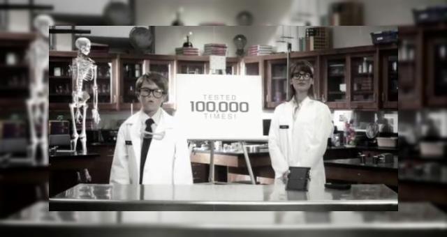 <b>Kyocera Echo, telefonul cu două ecrane este și indestructibil, se pare (Video)</b>Kyocera Echo a făcut furori în special datorită designului său neobișnuit, ce implică două ecrane touch care se completează la perfecție. Ei bine, iată că acum modelul Android mare are un motiv să își merită faima: este foarte rezistent la...