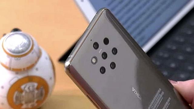 <b>HMD Global avea în plan lansarea unei versiuni argintii de Nokia 9 Pureview; O vedem abia acum în imagini</b>Printre numeroasele telefoane prezentate în cadrul târgului MWC 2019 s-a numărat și Nokia 9 Pureview, device de la care așteptam mult în materie de captură foto mai ales și după teaserele oficiale dezvăluite de către