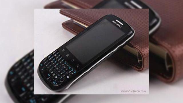 <b>Motorola XT316, un nou telefon Android cu tastatură QWERTY și preț accesibil</b>Motorola tocmai a anunțat un nou telefon cu Android și tastatură QWERTY frontală, pe numele său XT316. Terminalul va sosi pe piață cu un preț accesibil și etalează formatul candybar în imaginea următoare. &nbsp; Acest model va concura cu...