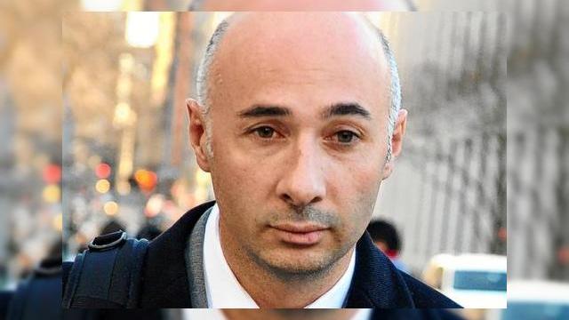 <b>Până la 30 de ani de Închisoare În SUA pentru speculații pe baza vânzărilor iPhone</b>Dacă angajații Foxconn din China care au scăpat date despre iPad au primit doar 18 luni sau 2-3 ani în închisoare, ei bine un oficial al unui partener Apple ar putea primi până la 30 de ani sentința. Este vorba de Walter Shimoon din Ottawa,...