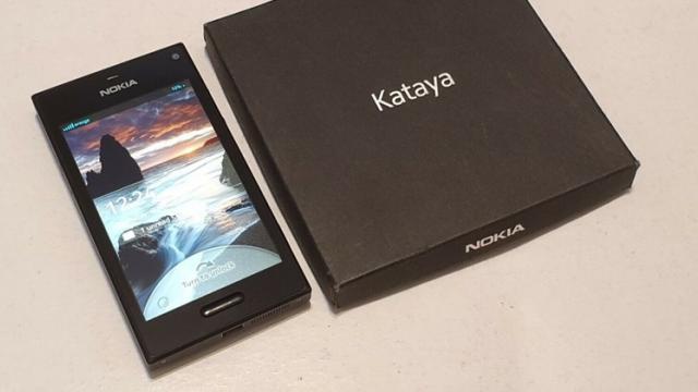 <b>Prototipuri de telefoane Nokia nelansate apar pe eBay; Iată-le pe Nokia Ion Mini şi Nokia Kataya, cu multă nostalgie la pachet</b>Nokia avea acum un deceniu mulţi fani şi de-a lungul anilor designurile sale au atras multă lume să cumpere modelele firmei finlandeze. Printre ultimele hituri ca design au fost Nokia N9 şi Lumia 800, ambele bazate 