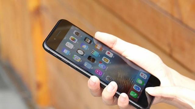 <b>Turul Magazinelor #584: iPhone 7 la preţ de iPhone SE, OnePlus 7 şi ZenFone Max Pro (M2) la reducere + laptop Core i5 cu 8 GB RAM</b>În a doua zi de iulie vă aducem telefoane midrange şi modele old school care se ţin bine. Avem un iPhone 7 la preţ de iPhone SE, dar şi un OnePlus 7 cu un discount special la nivel local. Două telefoane Xiaomi midrange 