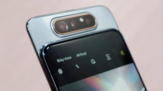 <b>Structura mecanică a camerei lui Samsung Galaxy A80 e mai complicată decât ați crede; Avem un demo cu tehnologia folosită (Video)</b>Pentru că tot s-a pus în vânzare Samsung Galaxy A80 pe 1 iulie în Europa și tot a ajuns la noi în teste (unboxing aici), am făcut niște săpături și am descoperit cum arată structură mecanică a camerei sale.