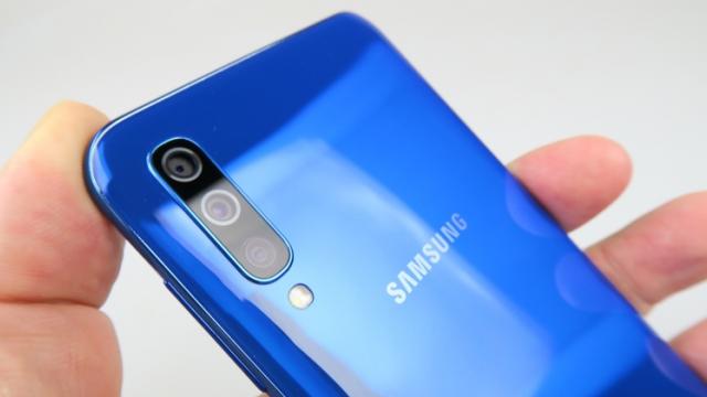 <b>Samsung Galaxy A50 este testat de DxoMark, obține 83 de puncte; Egal cu LG G7, peste Xperia XZ3</b>Samsung Galaxy A50 a debutat cu câteva luni în urmă și la cât de popular este și cât de mult s-a ieftinit, are șanse mari la titlul de "telefonul midrange al anului 2019". A venit și momentul publicării testului DxoMark
