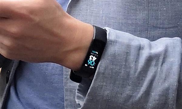 <b>Honor Band 5 primește primele teasere oficiale, ar putea debuta alături de Honor 9X</b>De abia am testat Honor Band 4 cu câteva săptămâni în urmă și iată că deja ne pregătim de succesorul sau. Brățara de fitness Honor Band 5 tocmai a primit un teaser oficial și aflați ce știm despre dispozitiv mai jos.