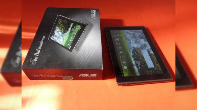 <b>Unboxing 3D! ASUS Eee Pad Transformer scos din cutie și filmat cu LG Optimus 3D (Video)</b>Dacă v-ați întrebat vreodată unde sunt recenziile și unboxing-urile 3D, ei bine răspunsul se află la Mobilissimo.ro. Clipul de mai jos reprezintă prima experiență de unboxing filmată în 3D în România și din câte știu eu în lume. Tableta...