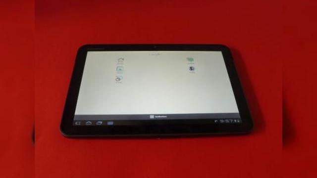 <b>Descarcă acum Google+ pe tabletă/telefon Android! Iată cum arată aplicația pe Motorola Xoom! (Video)</b>Fiindcă tot am avut tableta Motorola Xoom la îndemână (recenzie aici), m-am gândit să vă fac o scurtă prezentare a aplicației pentru Android Google+. Pe aceasta o puteți descărca de aici cu încredere, iar din clipul de mai jos aflați...