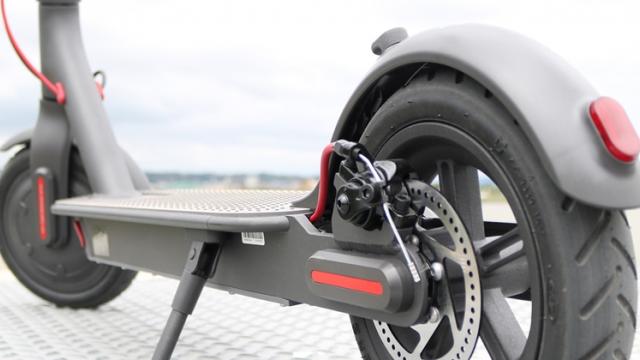 <b>TomTop ne propune astăzi două vehicule electrice ideale pentru deplasarea eco în această vară</b>Din partea celor de la TomTop avem astăzi pentru voi două recomandări de vehicule electrice, în primul rând o bicicletă electrică numită FIIDO D2 care pe deasupra se și pliază iar în al doilea rând o trotinetă electrică despre