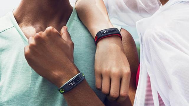 <b>Mini Turul Magazinelor #90: Două telefoane sub 400 lei, Honor Band 4 la reducere, maşină de spălat sub 800 lei</b>Azi avem o variantă miniaturală a Turului Magazinelor, fiind copleşiţi de avalanşa de scăpări şi noutăţi legate de telefoanele neanunţate ale momentului. Am găsit două telefoane Xiaomi la sub 400 de lei, plus o maşină