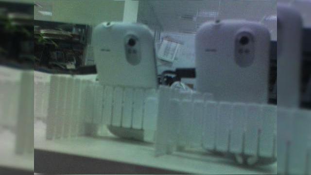 <b>HTC Ruby, În noi imagini, sosește prin T-Mobile și rulează Android</b>O parte din misterul lui HTC Ruby a fost elucidat odată cu apariția de noi imagini ale acestui terminal. Dacă aici vedeam doar câteva cadre neclare, imaginea telefonului fiind reflectată în ecranul tabletei HTC Flyer, ei bine mai jos puteți vedea...