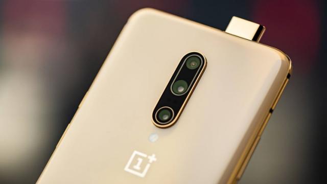 <b>Componentele lui OnePlus 7 Pro costă doar 324 dolari; Iată cele mai scumpe piese</b>După ce am aflat că Huawei P30 Pro are asociat un cost de 364 dolari pentru componentele sale, azi descoperim şi care e suma aferenta lui OnePlus 7 Pro. E vorba despre 324 de dolari cheltuiţi pentru componente.